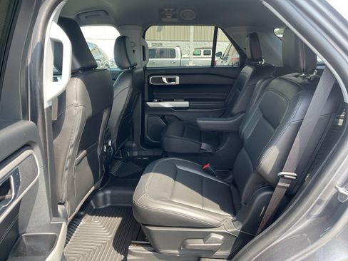 Used 2022 Ford Explorer XLT w/ Equipment Group 202A RWD image 14