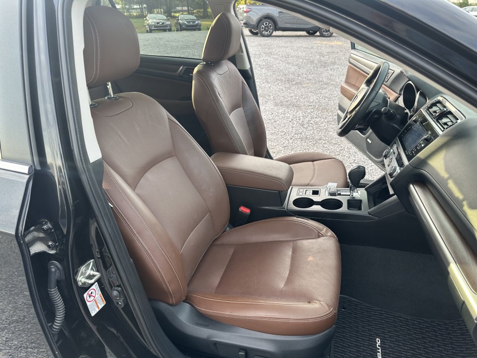 Used 2017 Subaru Outback 3.6R Touring AWD/4WD image 18
