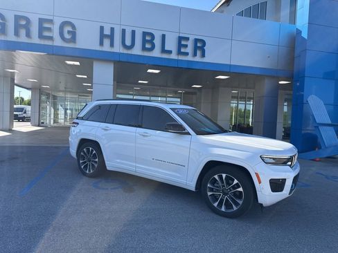 Used 2024 Jeep Grand Cherokee Overland w/ Luxury Tech Group IV AWD/4WD image 35