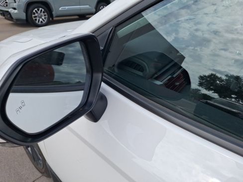 Used 2025 Toyota Camry SE w/ Convenience Package image 14