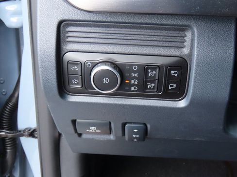 New 2026 Ford F250 Lariat w/ Black Appearance Package image 29