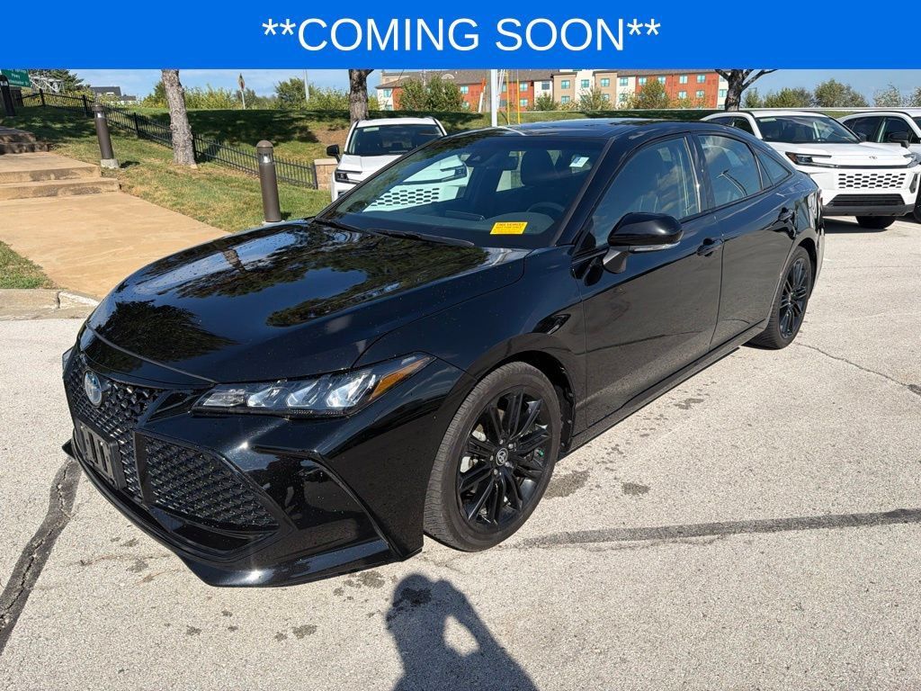 Used 2022 Toyota Avalon XSE FWD image 1