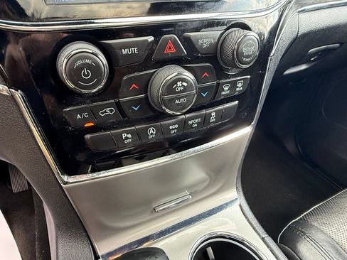Certified 2020 Jeep Grand Cherokee Limited w/ Luxury Group II AWD/4WD image 28
