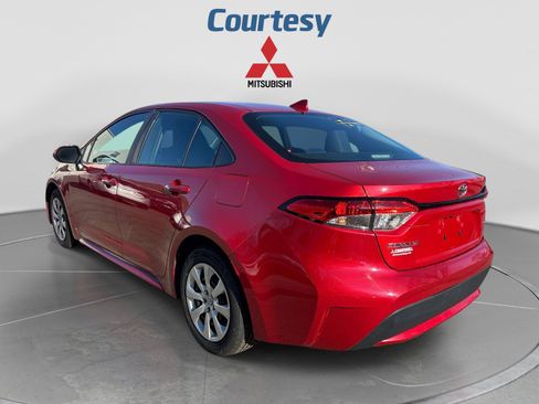 Used 2021 Toyota Corolla LE FWD image 3