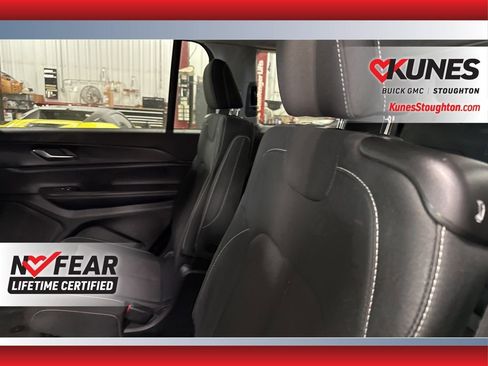 Used 2023 Jeep Grand Cherokee L Laredo image 37