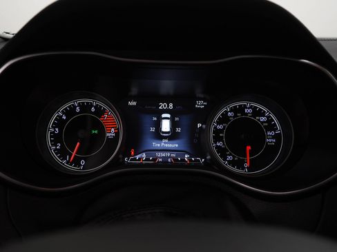 Used 2019 Jeep Cherokee Limited AWD/4WD image 29