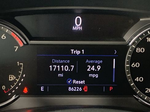 Used 2021 Cadillac XT4 Luxury w/ Cold Weather Package FWD image 23