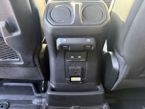 Used 2021 Jeep Wrangler Unlimited Rubicon AWD/4WD image 16