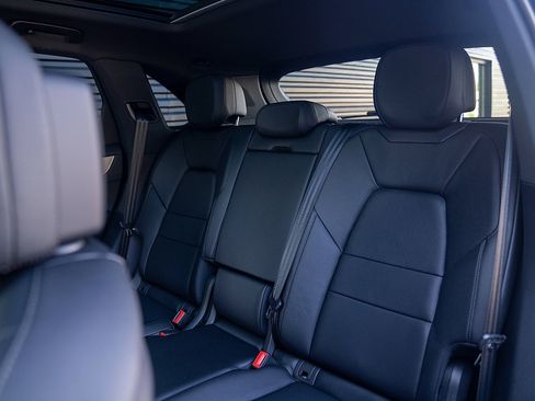 Certified 2025 Porsche Cayenne image 20