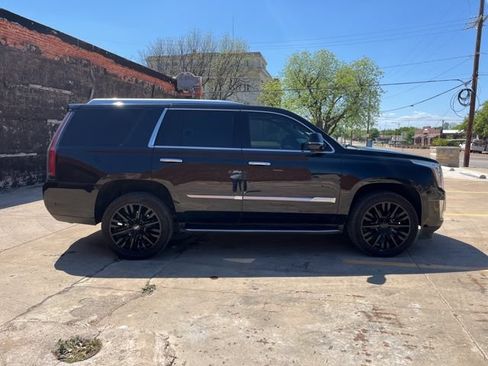 Used 2020 Cadillac Escalade Luxury AWD/4WD image 11