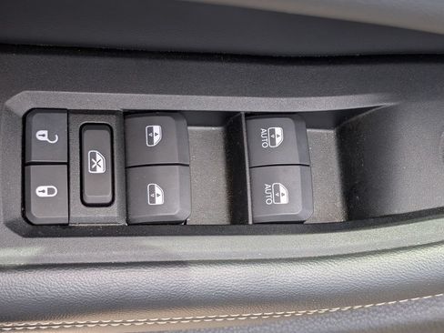 Used 2025 Jeep Grand Cherokee Altitude RWD image 16
