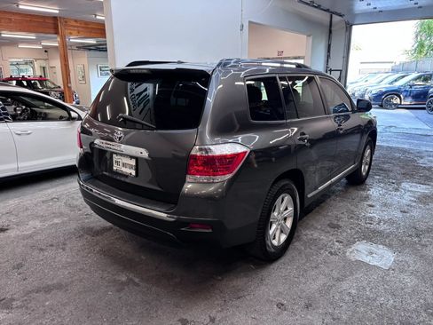 Used 2011 Toyota Highlander SE FWD image 6