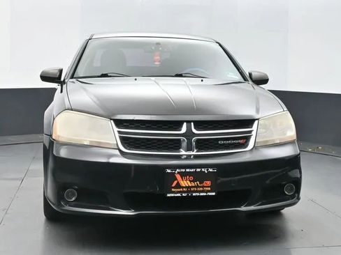 Used 2013 Dodge Avenger SXT image 3