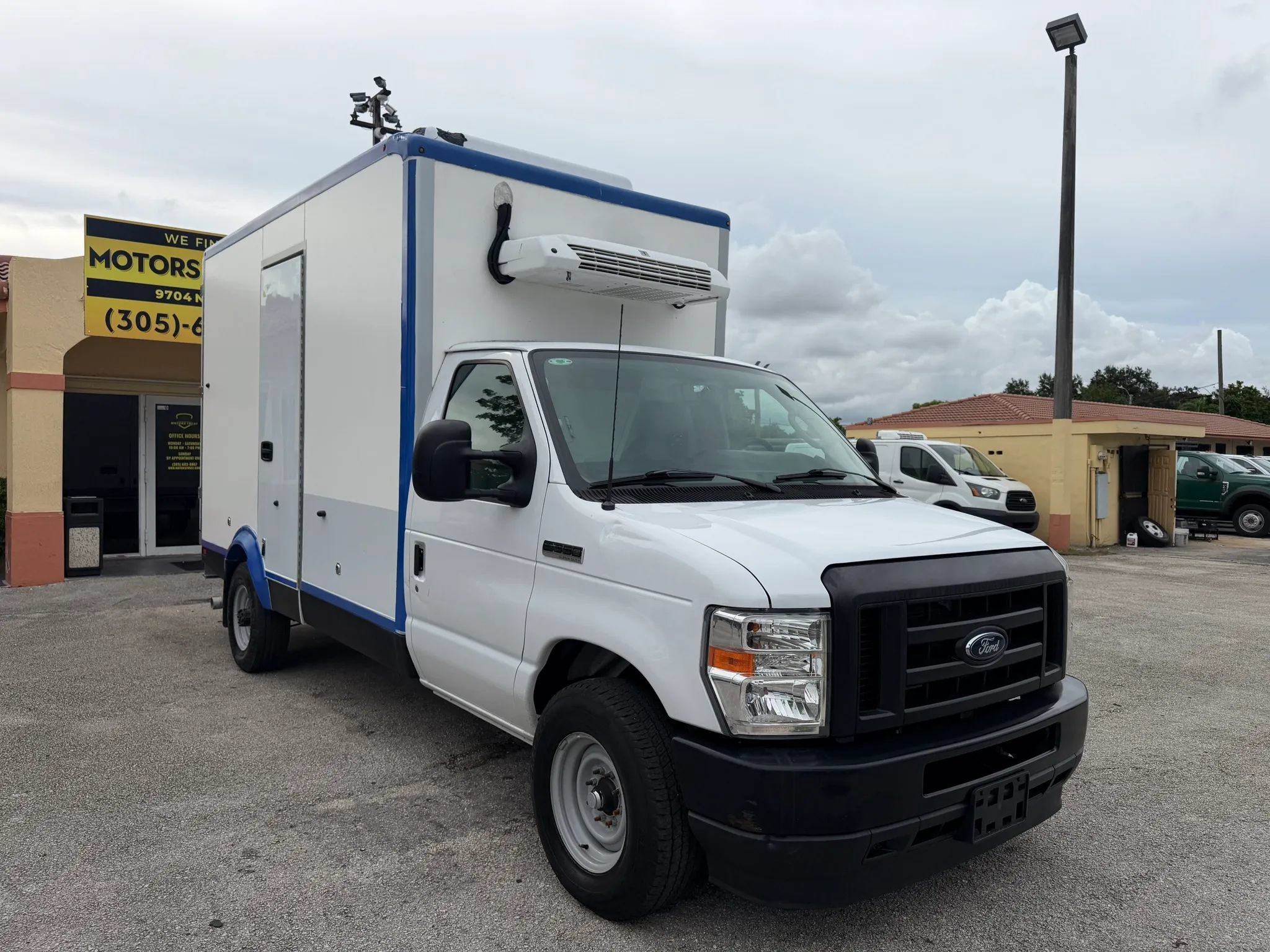 Used 2023 Ford E-350 and Econoline 350 Super Duty w/ Power Windows & Locks Group RWD image 11