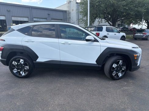 Used 2025 Hyundai Kona SEL image 2