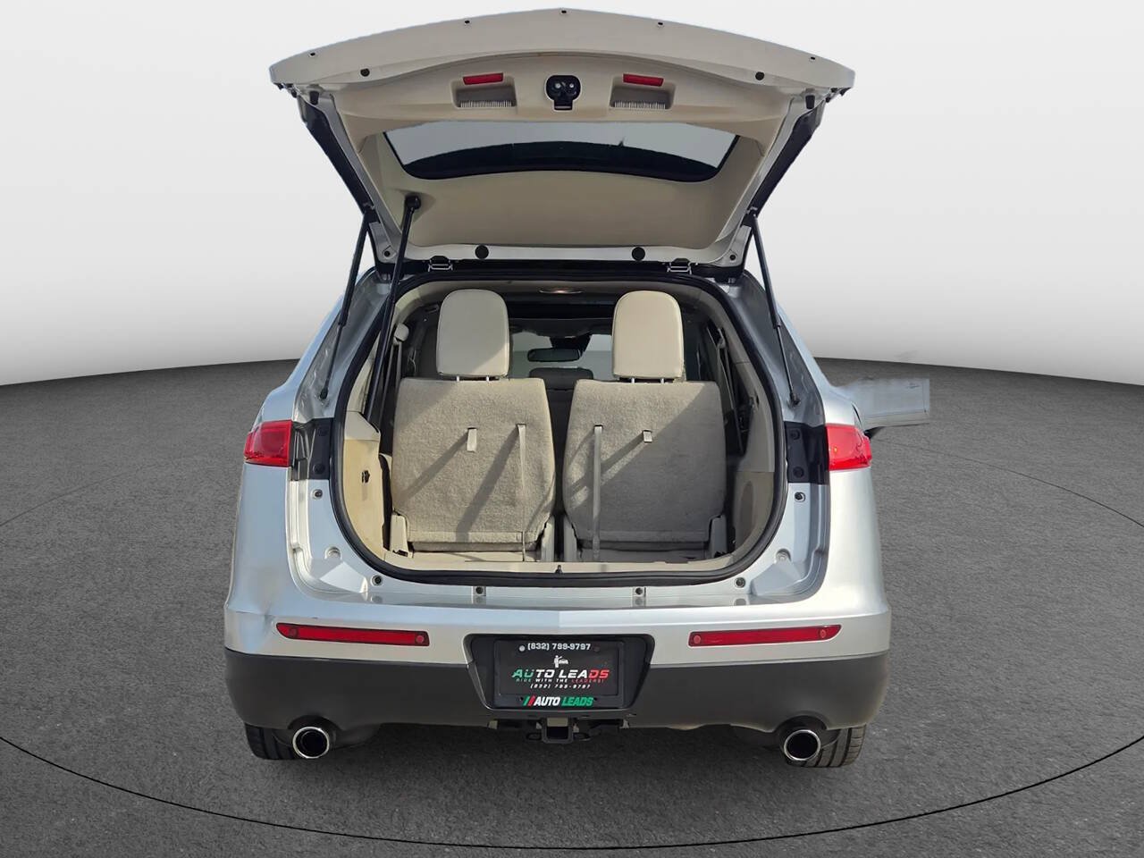 Used 2012 Lincoln MKT AWD image 7