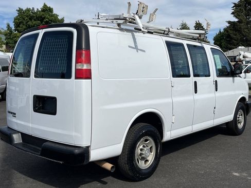 Used 2016 Chevrolet Express 2500 RWD image 5