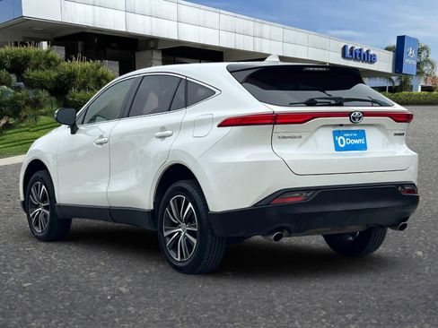 Used 2022 Toyota Venza LE image 7