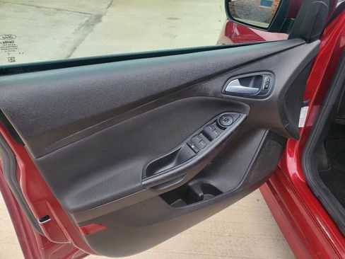 Used 2016 Ford Focus SE w/ SE Sport Package FWD image 15