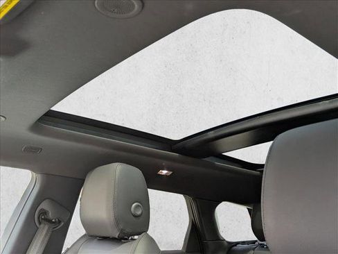 Used 2026 Land Rover Range Rover Evoque Dynamic SE image 16