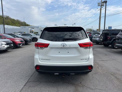 Used 2019 Toyota Highlander XLE AWD/4WD image 4