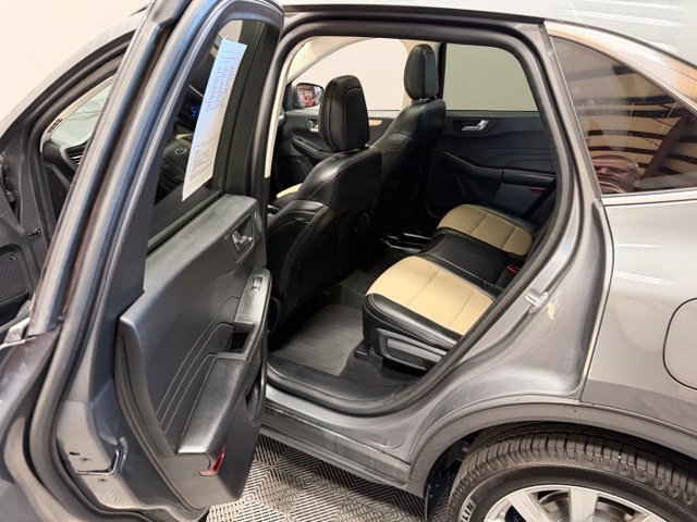 Used 2021 Ford Escape Titanium w/ Titanium Elite Package AWD/4WD image 18