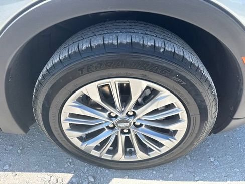 Used 2025 Cadillac XT4 Premium Luxury FWD image 28