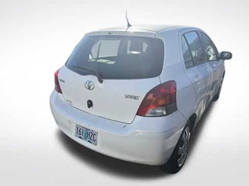Used 2009 Toyota Yaris 4-Door Hatchback image 6