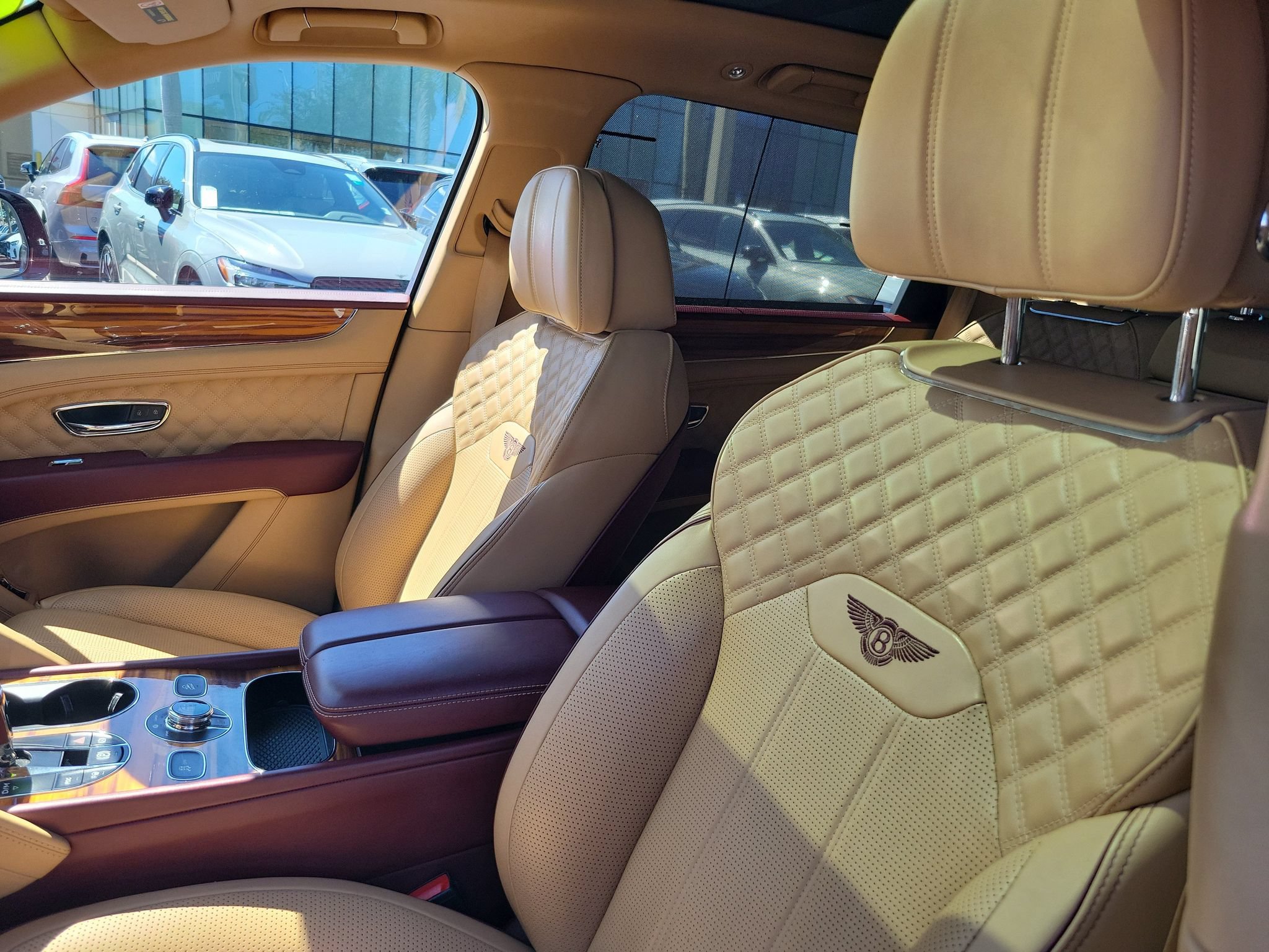 Used 2022 Bentley Bentayga AWD/4WD image 18