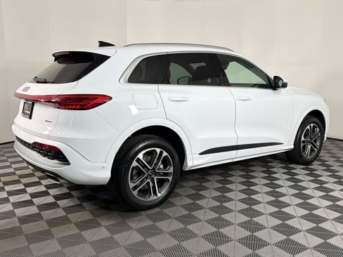 Certified 2025 Audi Q5 Premium w/ Convenience Package AWD/4WD image 7