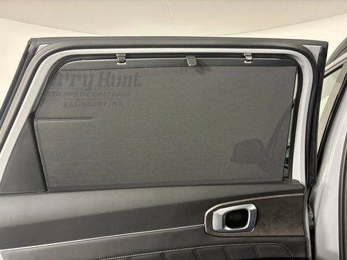 Used 2025 Kia Sorento SX Prestige image 25