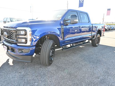 New 2026 Ford F250 Lariat w/ Black Appearance Package image 8