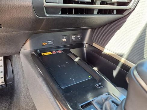 Used 2025 Toyota Camry SE image 21