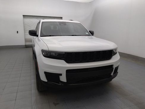 Used 2023 Jeep Grand Cherokee L Laredo image 14