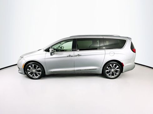 Used 2018 Chrysler Pacifica Limited FWD image 4