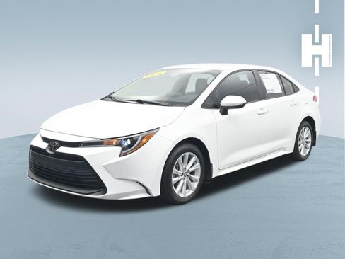 Used 2025 Toyota Corolla LE w/ LE Premium Package FWD image 1