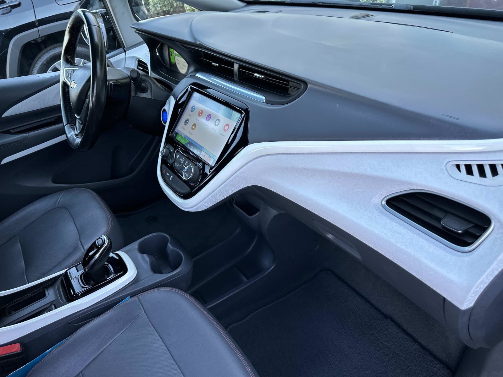 Used 2019 Chevrolet Bolt Premier w/ Infotainment Package FWD image 30