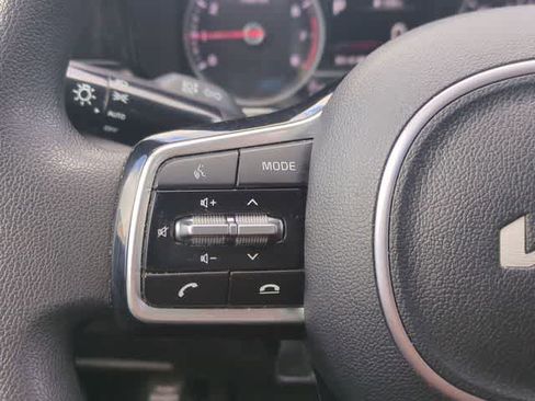 Used 2023 Kia Sorento LX image 22