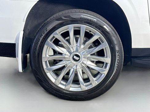 Used 2023 Cadillac Escalade ESV Premium Luxury AWD/4WD image 33