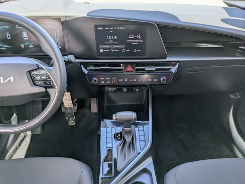 Certified 2025 Kia Niro LX FWD image 16