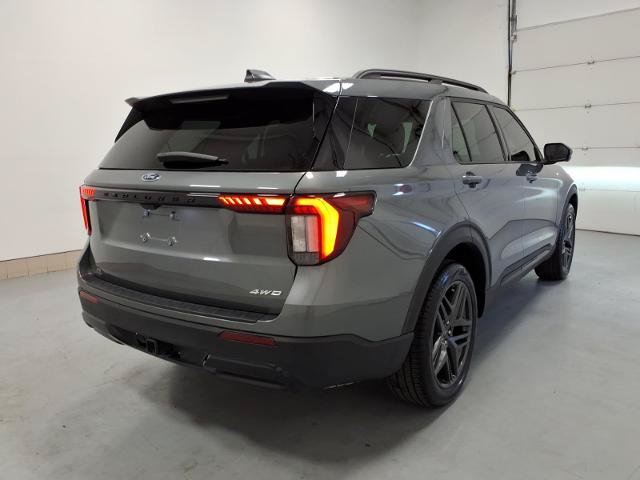Certified 2025 Ford Explorer ST-Line w/ ST-Line Street Pack AWD/4WD image 3