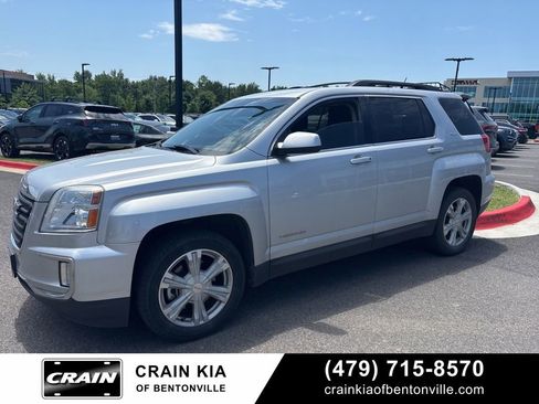 Used 2017 GMC Terrain SLE w/ Convenience Package FWD image 3