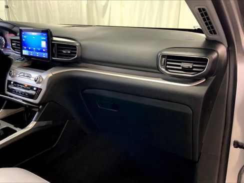 Used 2021 Ford Explorer XLT w/ Equipment Group 202A image 18