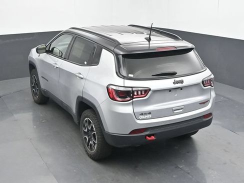 Used 2025 Jeep Compass Trailhawk AWD/4WD image 21