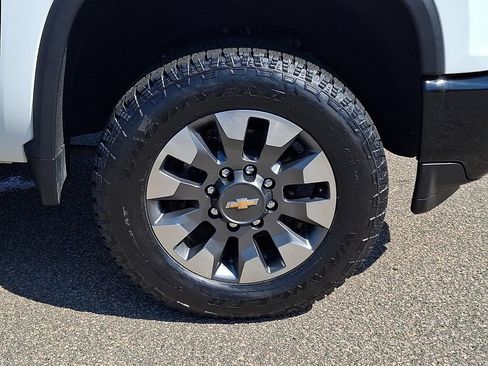 Used 2021 Chevrolet Silverado 2500 Custom w/ Custom Value Package AWD/4WD image 11
