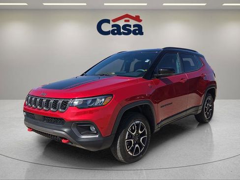 Used 2025 Jeep Compass Trailhawk AWD/4WD image 6