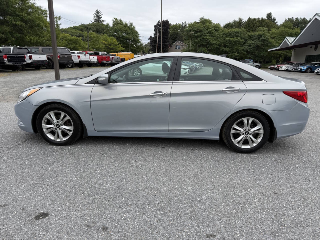 Used 2013 Hyundai Sonata Limited w/ Premium Pkg FWD image 2