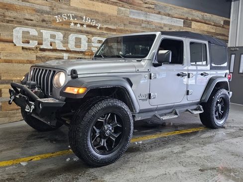 Used 2018 Jeep Wrangler Unlimited Sport S image 2