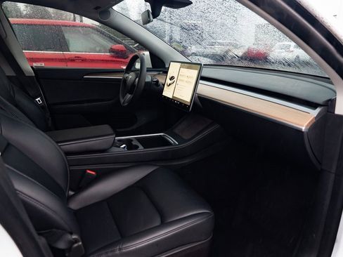 Used 2023 Tesla Model Y Long Range image 22