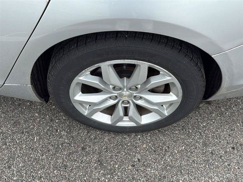 Used 2017 Chevrolet Impala LT w/ Convenience Package FWD image 7